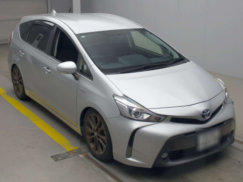 2014 Toyota Prius alpha ZVW41W[2]