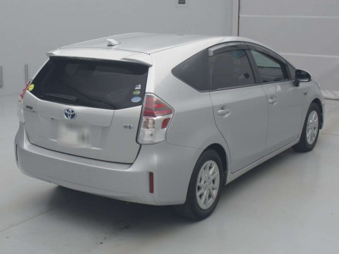 2017 Toyota Prius alpha ZVW41W[1]