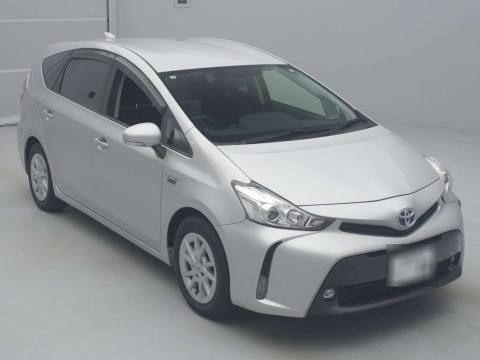 2017 Toyota Prius alpha ZVW41W[2]