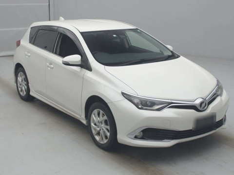 2016 Toyota Auris NZE184H[2]