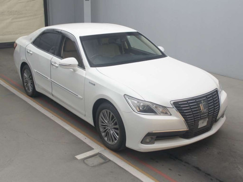 2013 Toyota Crown Hybrid AWS210[2]