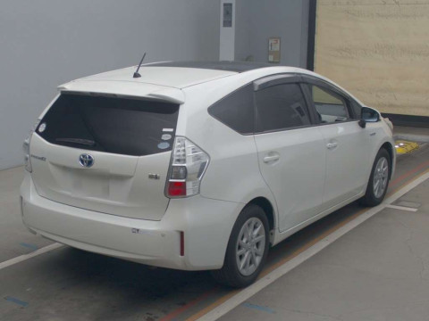 2012 Toyota Prius alpha ZVW41W[1]