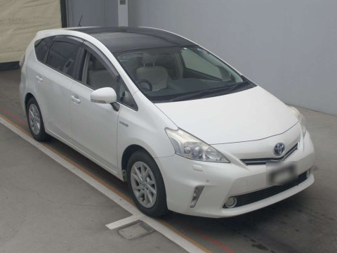 2012 Toyota Prius alpha ZVW41W[2]