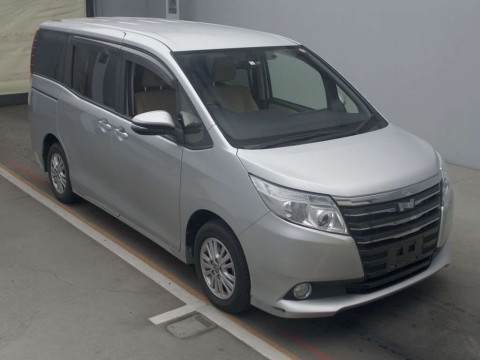 2014 Toyota Noah ZRR80G[2]