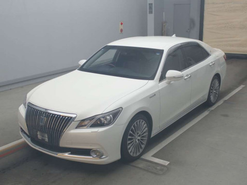 2013 Toyota Crown Majesta GWS214[0]