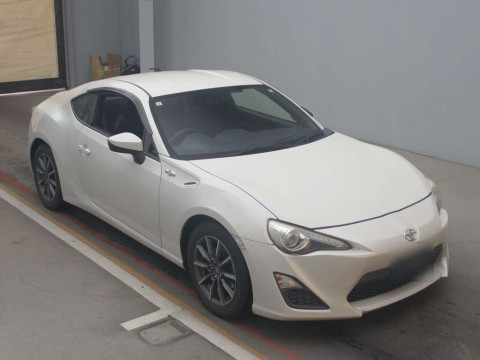 2013 Toyota 86 ZN6[2]