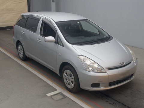 2004 Toyota Wish ZNE10G[2]