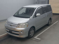 2005 Toyota Noah