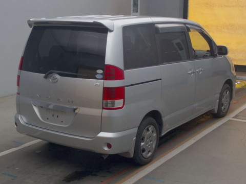 2005 Toyota Noah AZR60G[1]