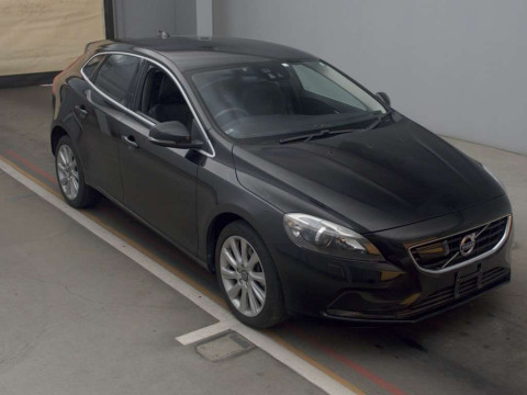 2016 Volvo V40 MB4154T[2]