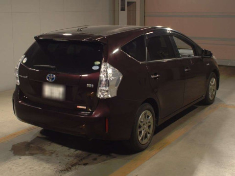 2014 Toyota Prius alpha ZVW41W[1]