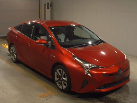 2016 Toyota Prius ZVW50[2]