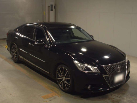 2013 Toyota Crown GRS214[2]