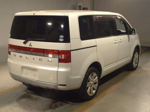 2011 Mitsubishi Delica D5 CV5W[1]