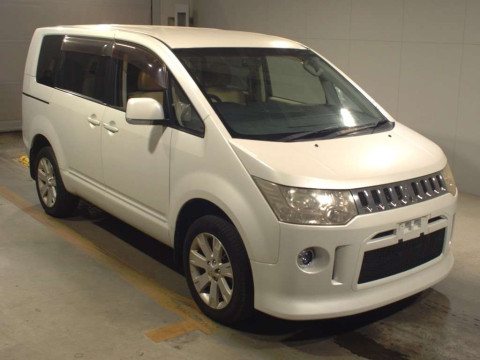 2011 Mitsubishi Delica D5 CV5W[2]