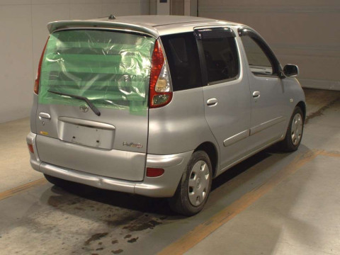 2002 Toyota Fun Cargo NCP20[1]