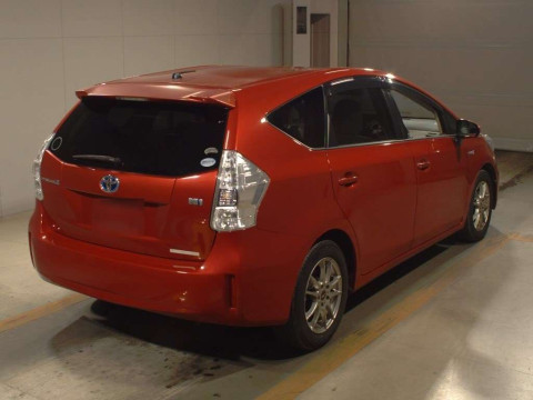 2011 Toyota Prius alpha ZVW41W[1]