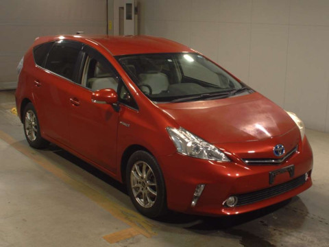 2011 Toyota Prius alpha ZVW41W[2]