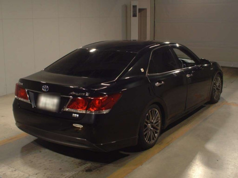 2013 Toyota Crown Hybrid AWS210[1]