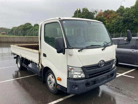 2017 Toyota Dyna Truck XZC710[2]