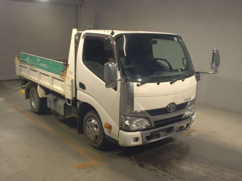 2016 Toyota Dyna Truck XZC610D[2]