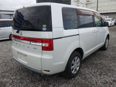 2012 Mitsubishi Delica D5 CV2W[1]