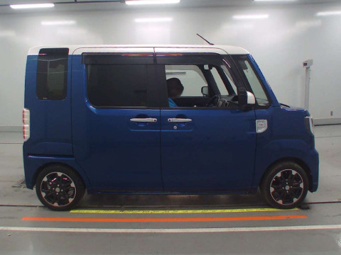 2018 Daihatsu Wake LA700S[2]