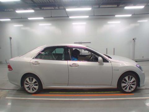 2010 Toyota Crown Hybrid GWS204[2]