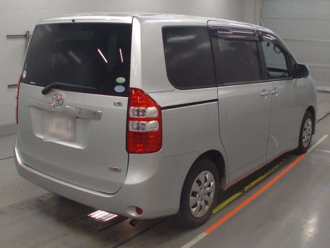 2012 Toyota Noah ZRR70G[1]