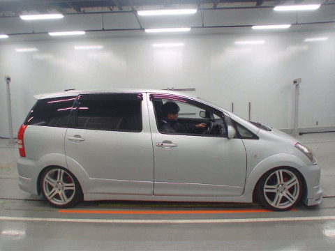 2004 Toyota Wish ANE11W[2]