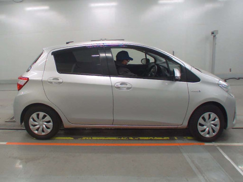 2019 Toyota Vitz NHP130[2]