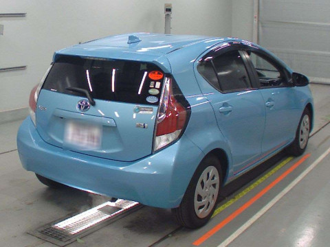 2016 Toyota Aqua NHP10[1]