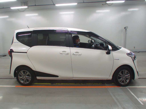 2019 Toyota Sienta NHP170G[2]