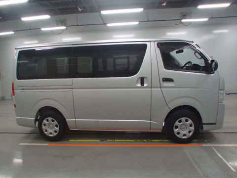 2016 Toyota Hiace Van KDH201V[2]