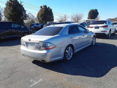 2009 Toyota Crown Hybrid GWS204[1]