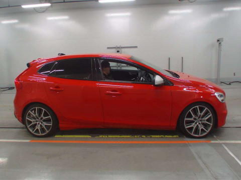 2017 Volvo V40 MD4204T[2]