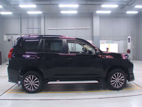 2020 Toyota Land Cruiser Prado TRJ150W[2]