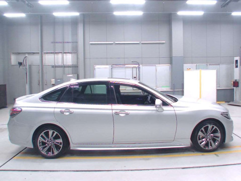 2021 Toyota Crown ARS220[2]