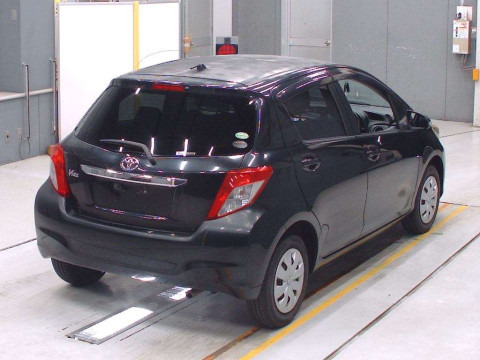 2013 Toyota Vitz NSP130[1]