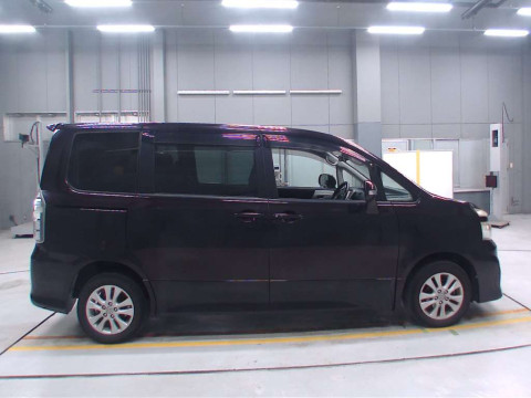 2010 Toyota Voxy ZRR75W[2]