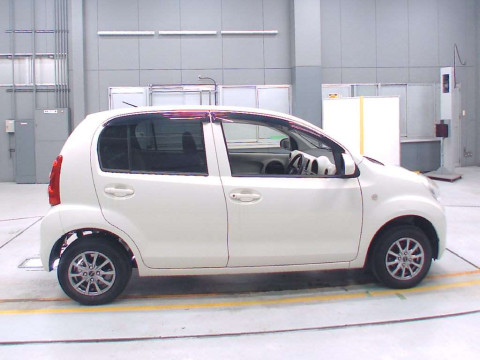 2014 Toyota Passo KGC30[2]