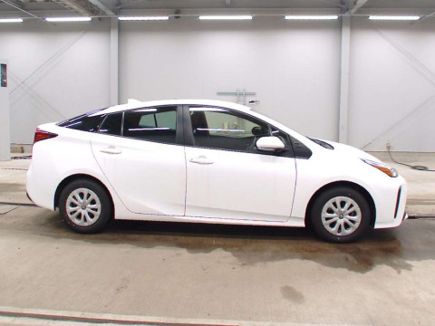 2021 Toyota Prius ZVW55[2]