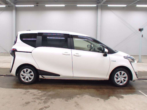 2015 Toyota Sienta NHP170G[2]