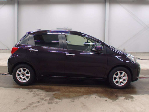 2015 Toyota Vitz NSP130[2]