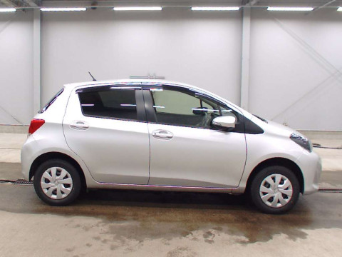 2016 Toyota Vitz NSP135[2]