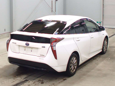 2017 Toyota Prius ZVW55[1]