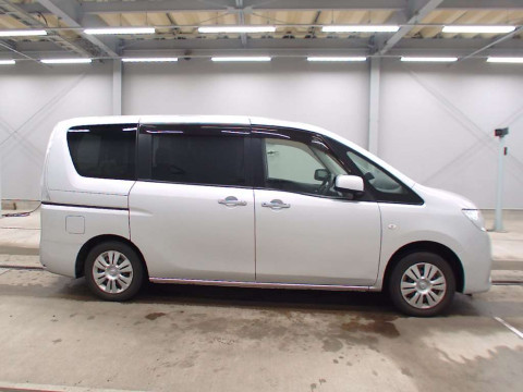 2012 Nissan Serena C26[2]