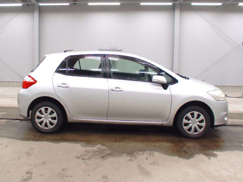 2009 Toyota Auris NZE154H[2]