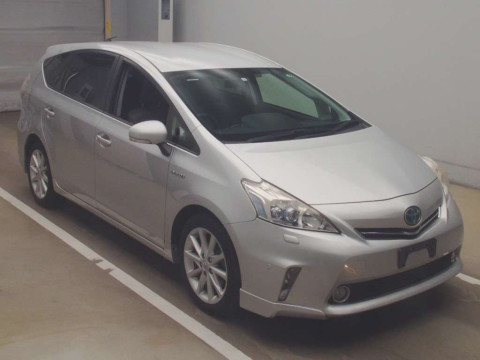 2012 Toyota Prius alpha ZVW41W[2]