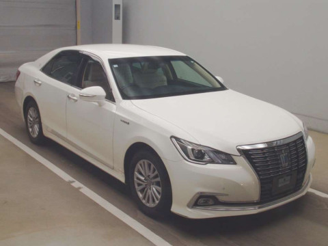 2016 Toyota Crown Hybrid AWS210[2]